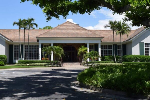 Hole in the Wall Golf Club